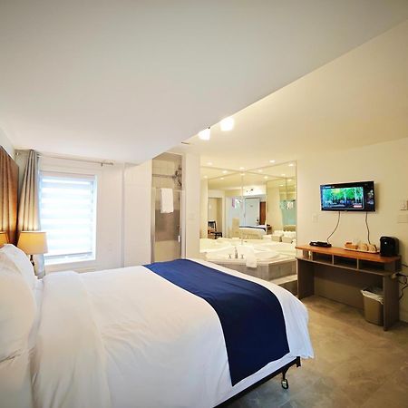 Motel Des Pentes Et Suites Saint-Sauveur Bagian luar foto