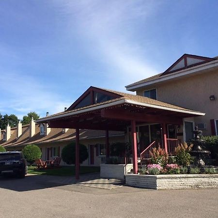 Motel Des Pentes Et Suites Saint-Sauveur Bagian luar foto