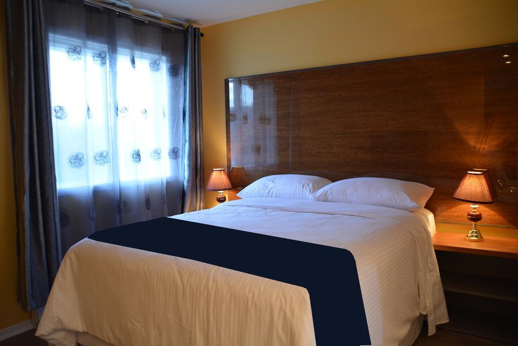 Motel Des Pentes Et Suites Saint-Sauveur Ruang foto