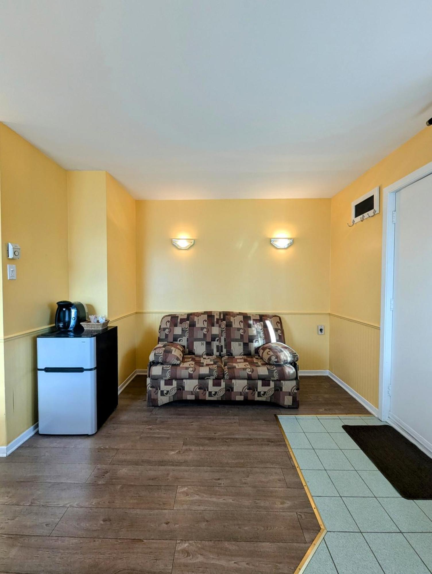 Motel Des Pentes Et Suites Saint-Sauveur Bagian luar foto