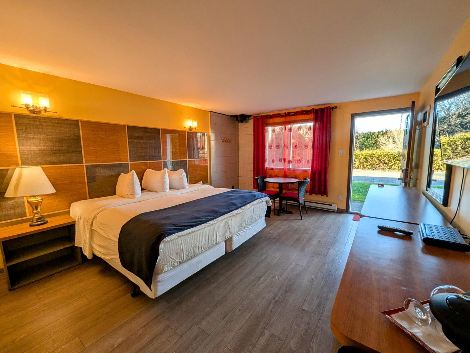 Motel Des Pentes Et Suites Saint-Sauveur Bagian luar foto