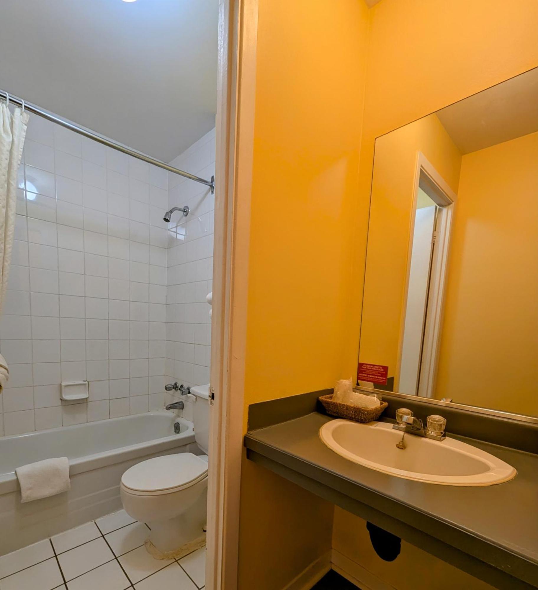Motel Des Pentes Et Suites Saint-Sauveur Bagian luar foto