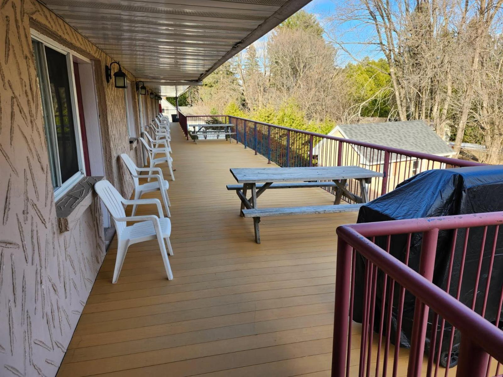 Motel Des Pentes Et Suites Saint-Sauveur Bagian luar foto