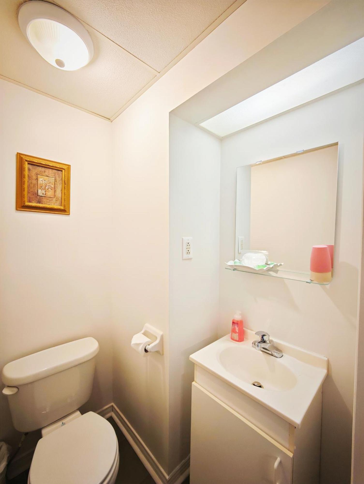 Motel Des Pentes Et Suites Saint-Sauveur Bagian luar foto