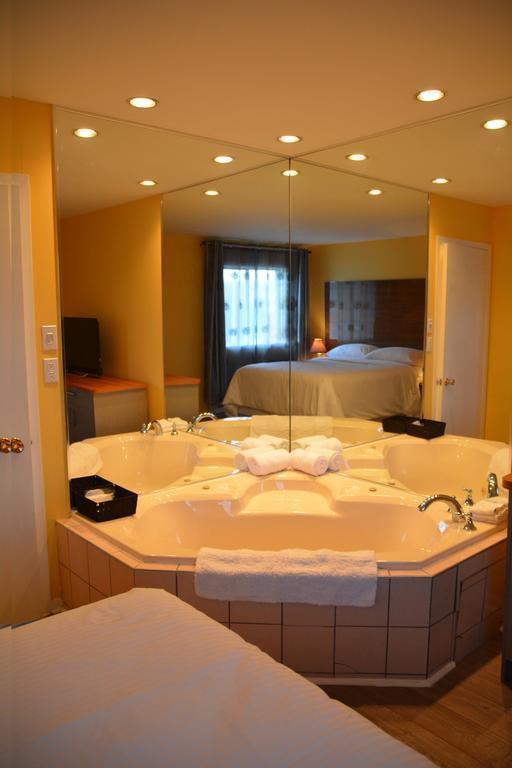 Motel Des Pentes Et Suites Saint-Sauveur Bagian luar foto