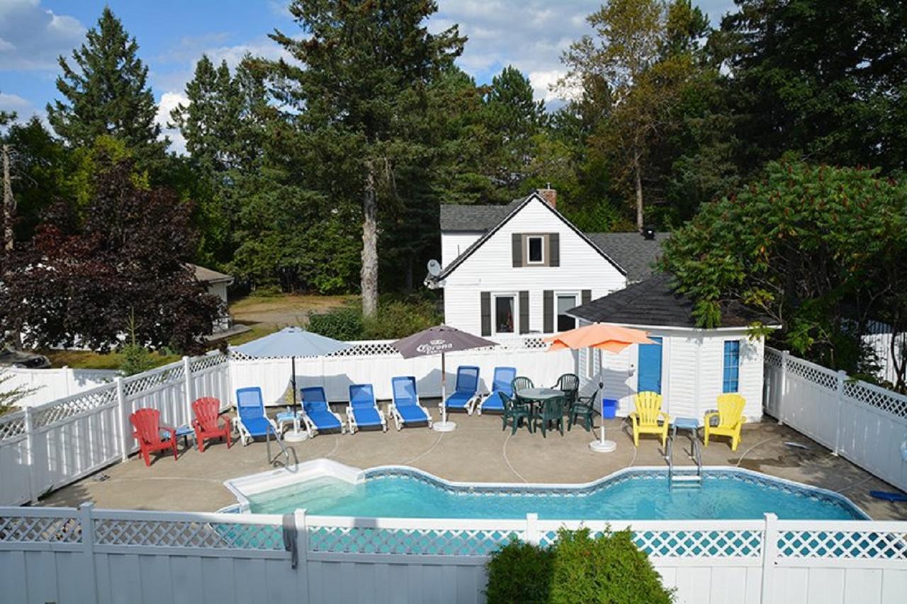 Motel Des Pentes Et Suites Saint-Sauveur Bagian luar foto