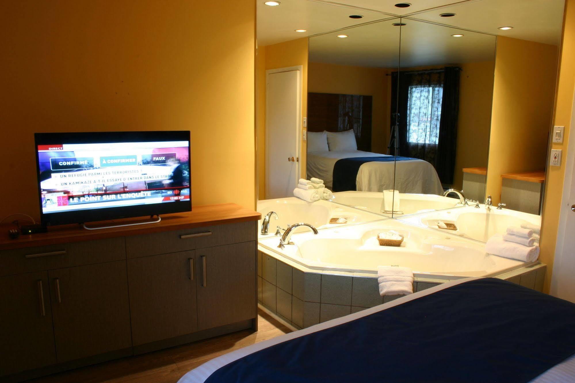 Motel Des Pentes Et Suites Saint-Sauveur Bagian luar foto